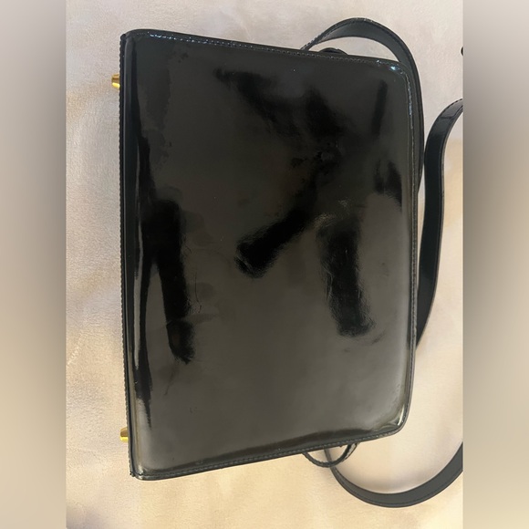 🩷 BALLY Black Patent Leather / Gold Hardware/ Crossbody
Bag Classic Logo💚 - Picture 7 of 16